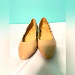 Eazy‎ spirit, beige flat women's shoes size 9 1/2
